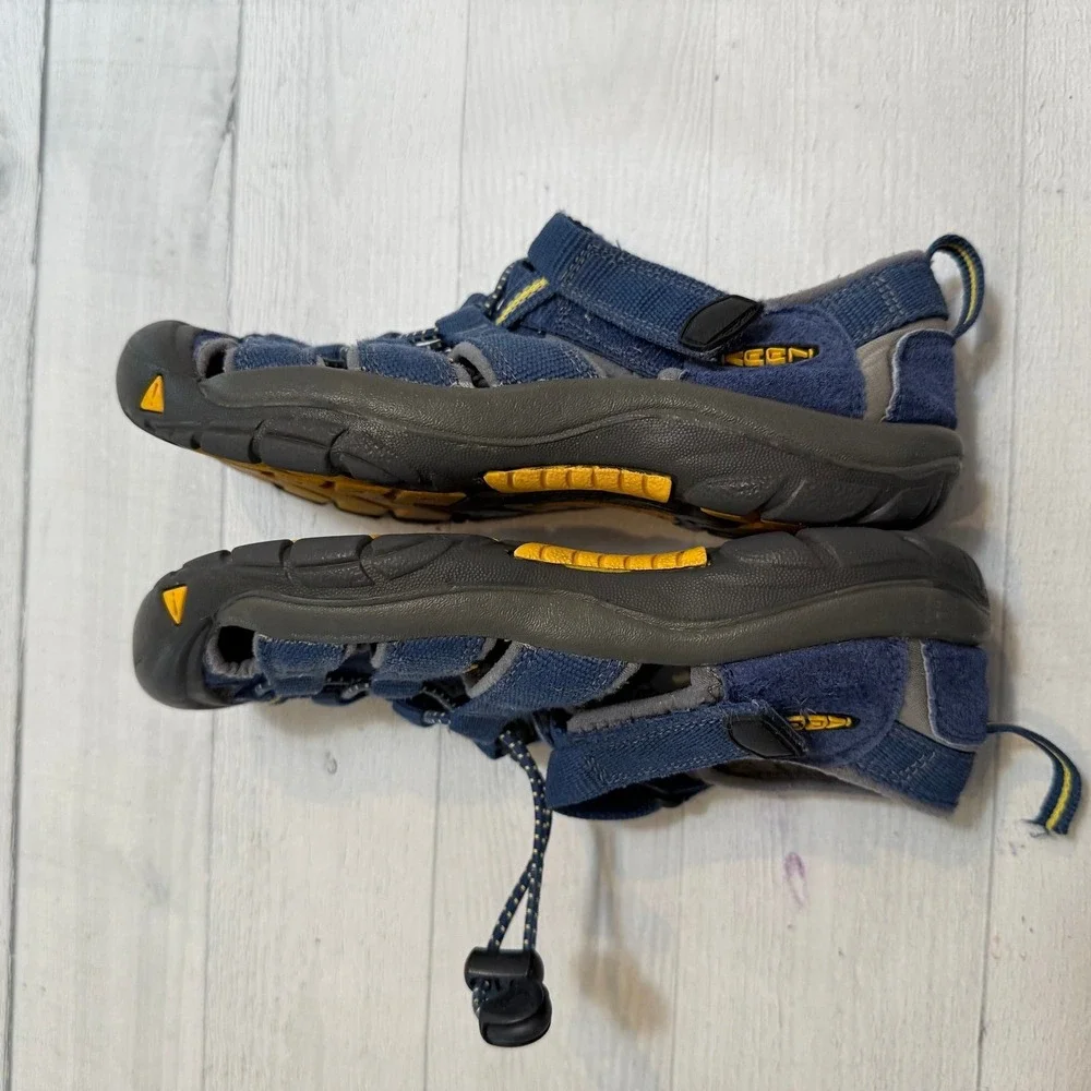 Keen kids Newport‎ hiking shoes sandals blue big kids size 2